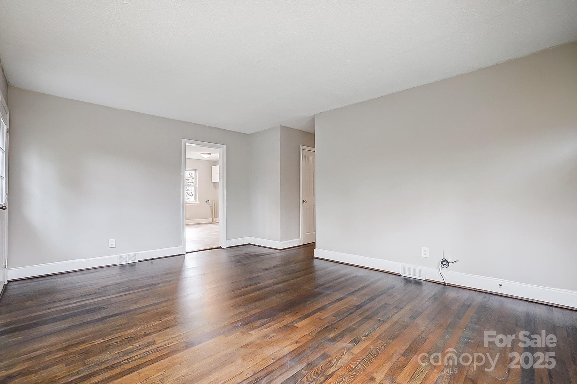 2504 Juniper Drive Property Photo 6