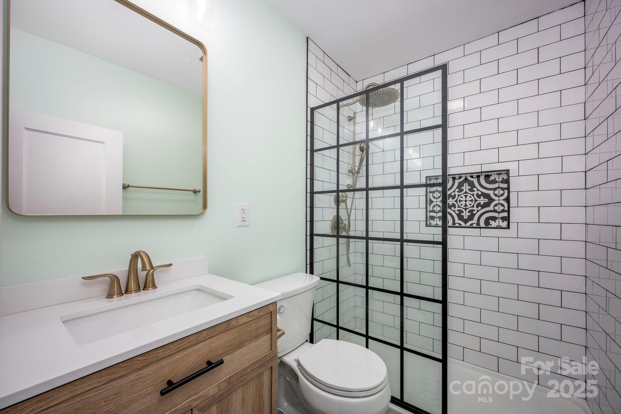 333 W Wilson Avenue Property Photo 1