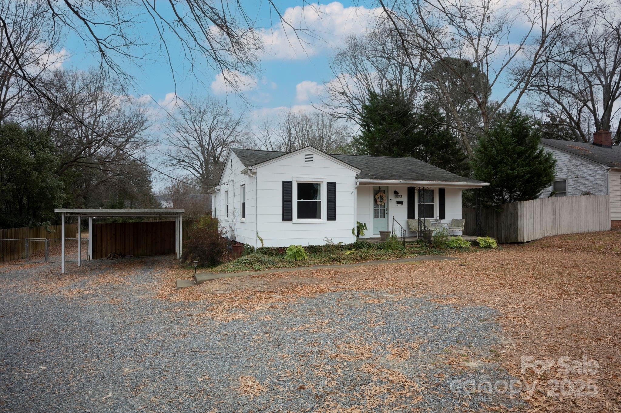 333 W Wilson Avenue Property Photo 4