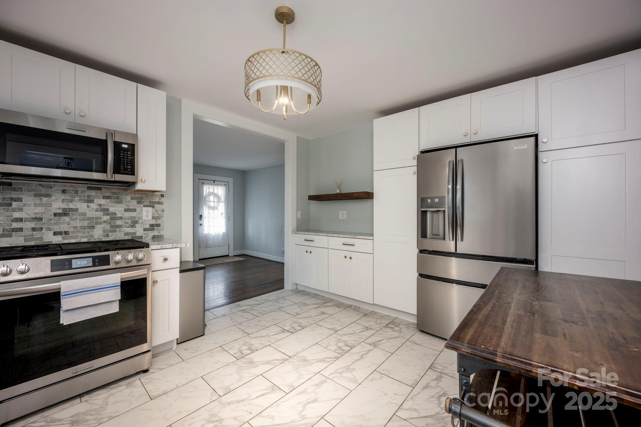 333 W Wilson Avenue Property Photo 9