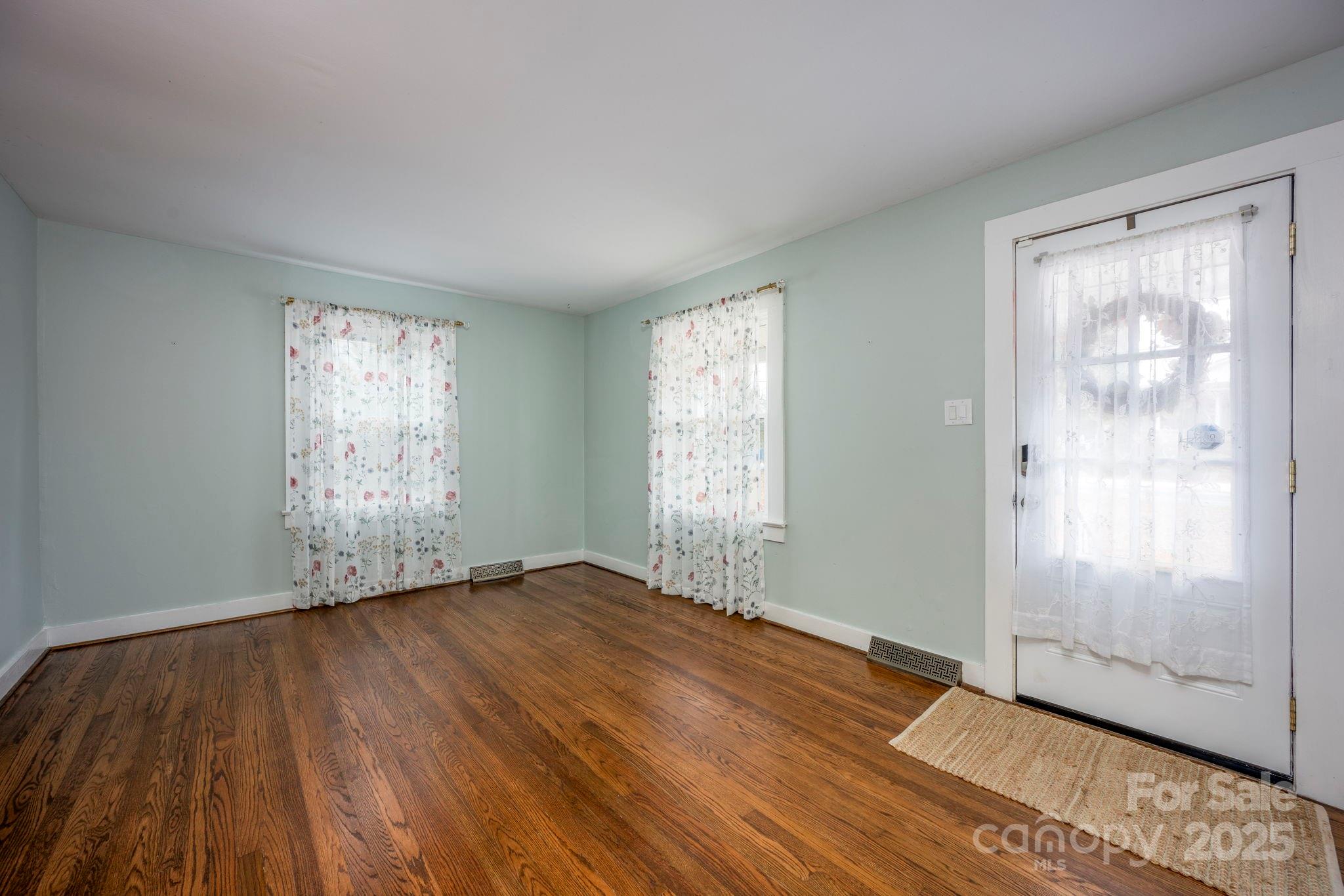 333 W Wilson Avenue Property Photo 11