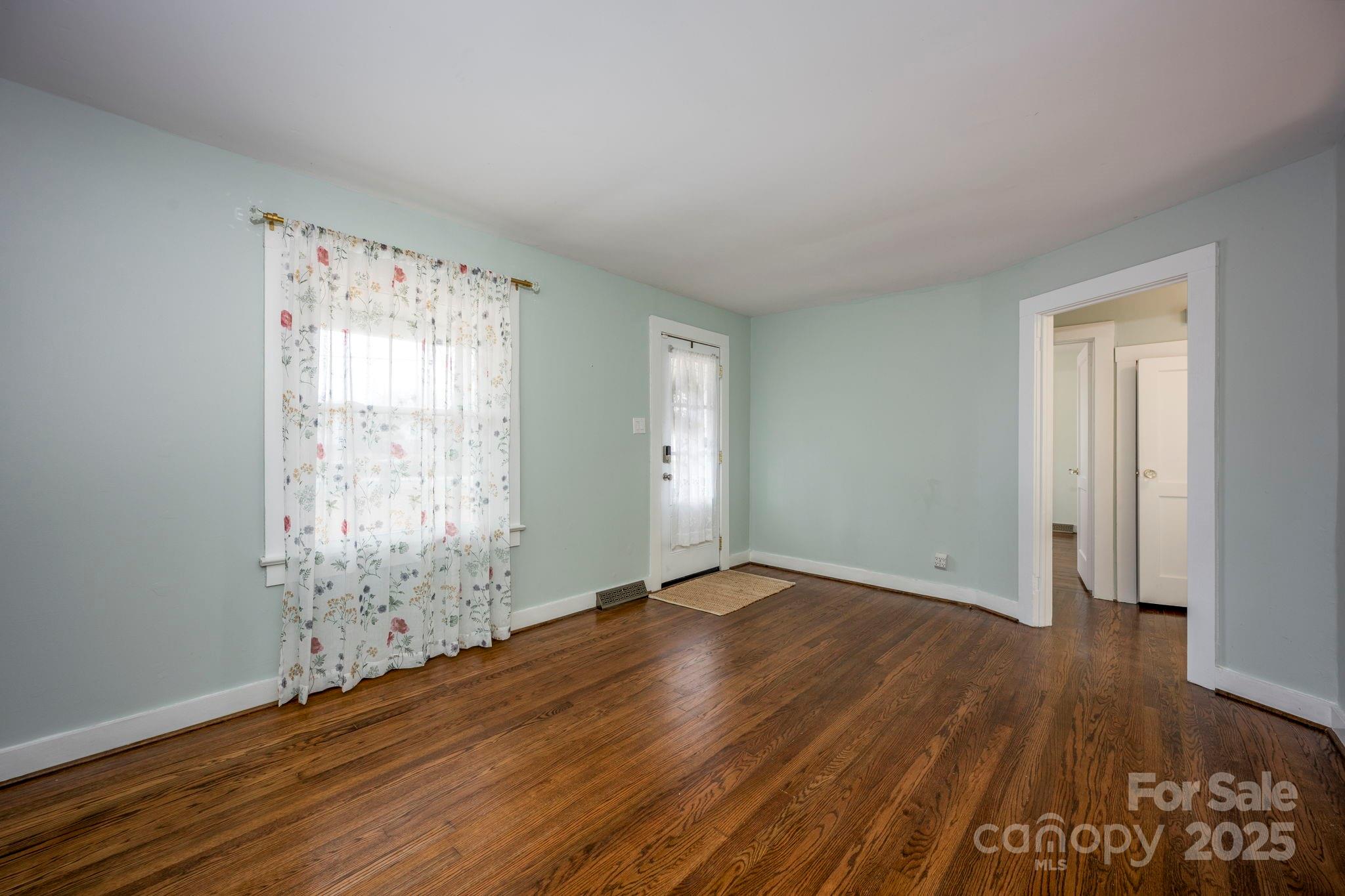 333 W Wilson Avenue Property Photo 12