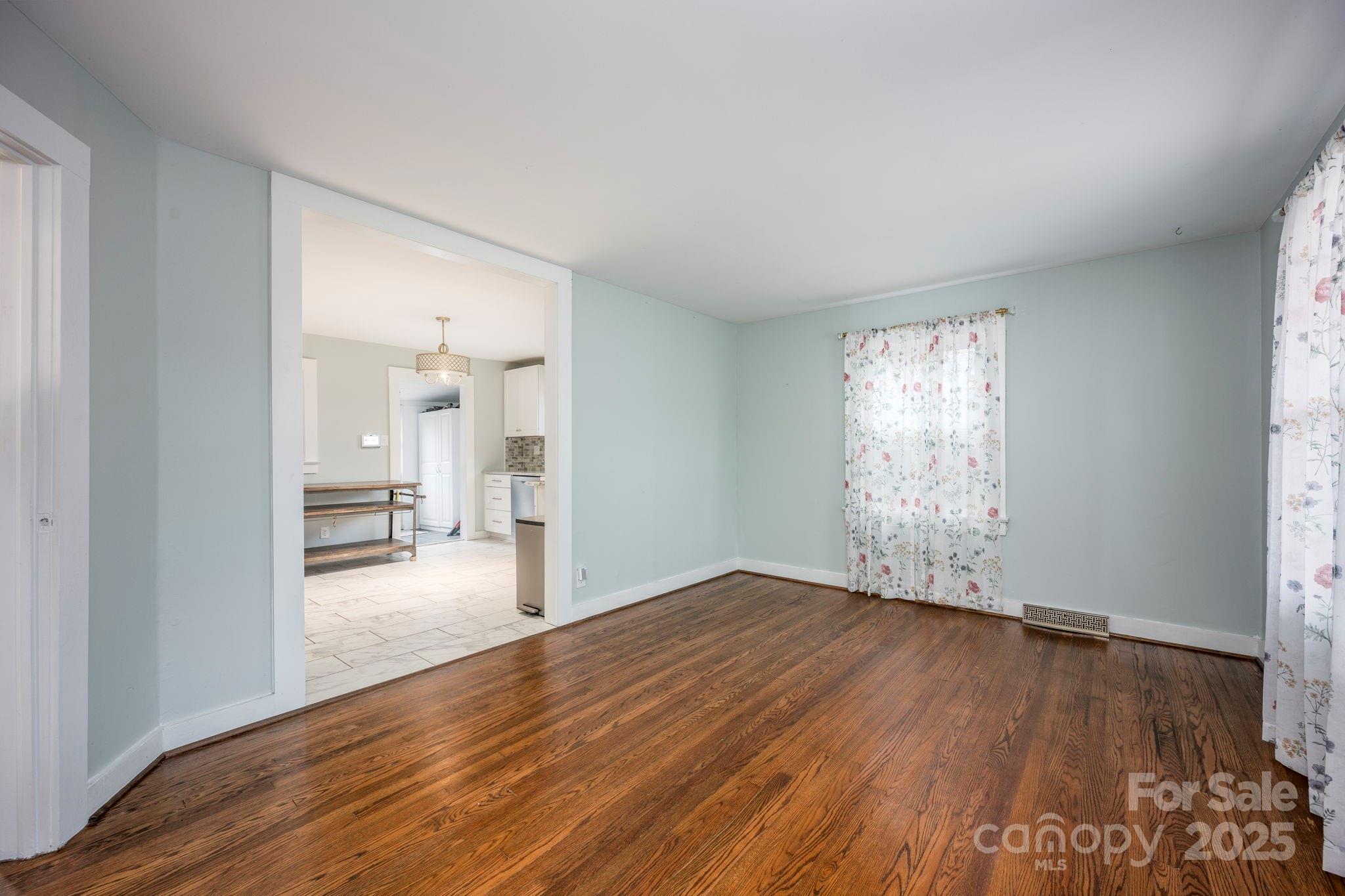 333 W Wilson Avenue Property Photo 13