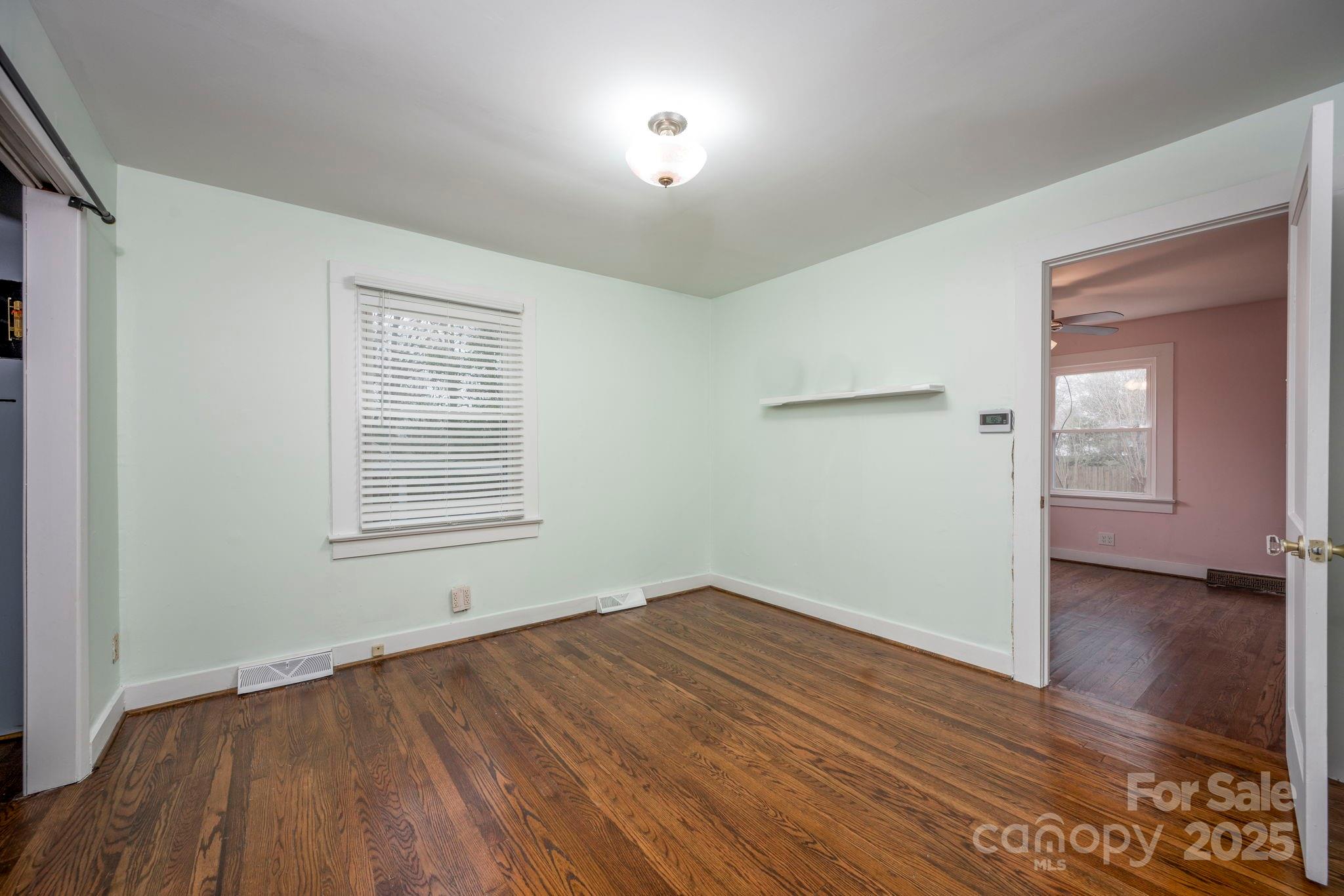 333 W Wilson Avenue Property Photo 14