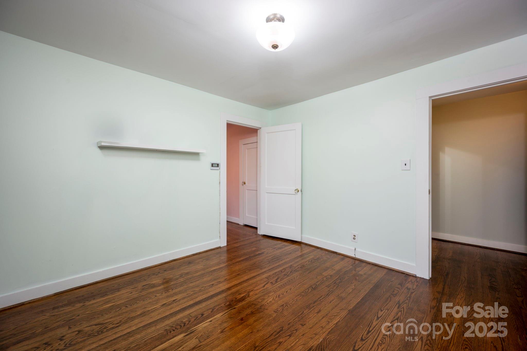 333 W Wilson Avenue Property Photo 16