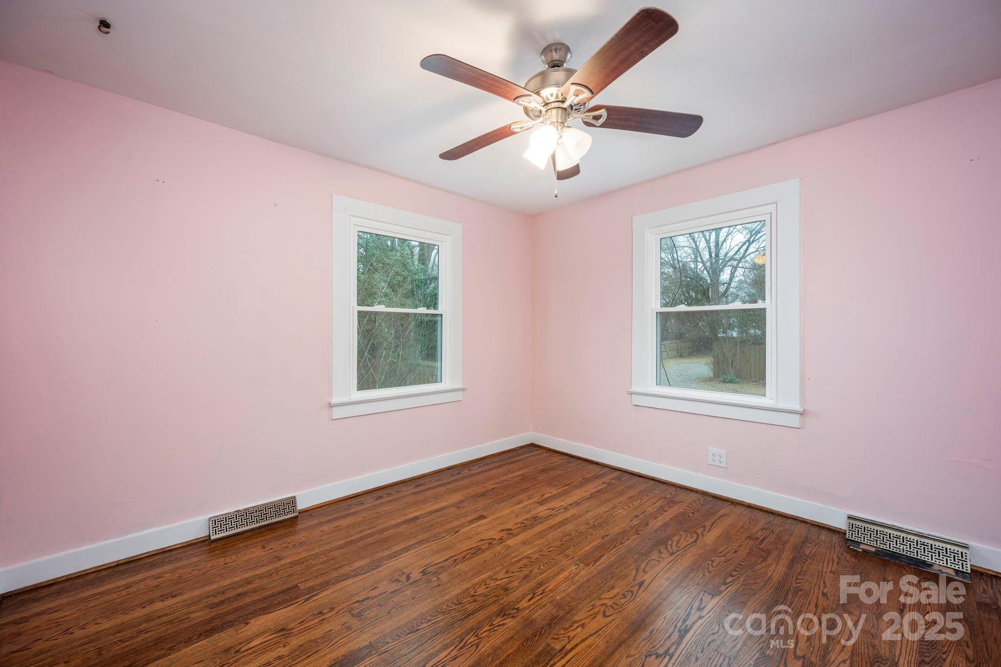 333 W Wilson Avenue Property Photo 17