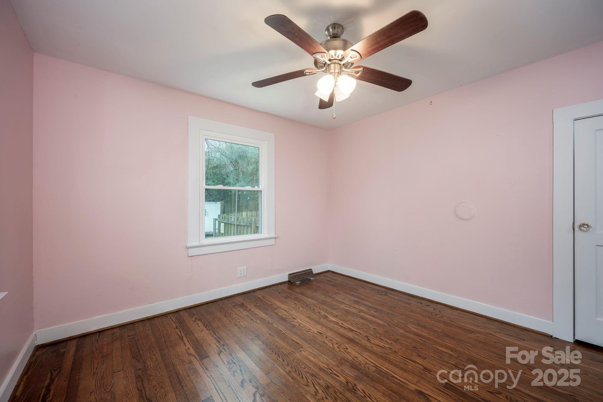 333 W Wilson Avenue Property Photo 18
