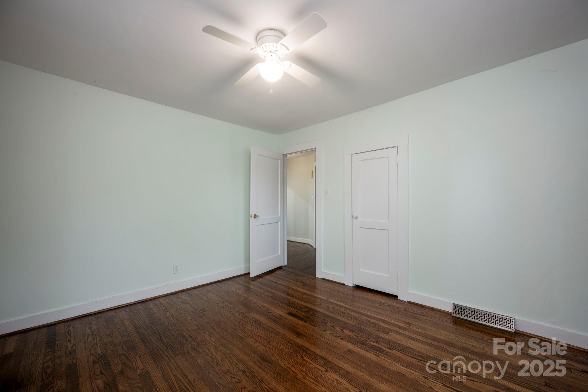 333 W Wilson Avenue Property Photo 21
