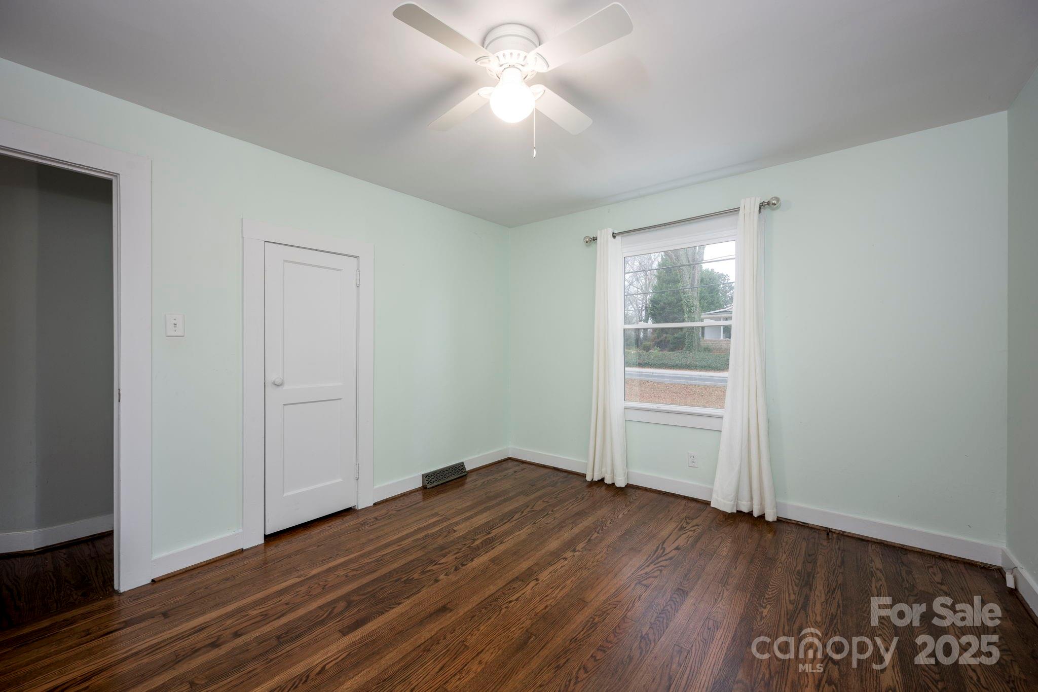 333 W Wilson Avenue Property Photo 22