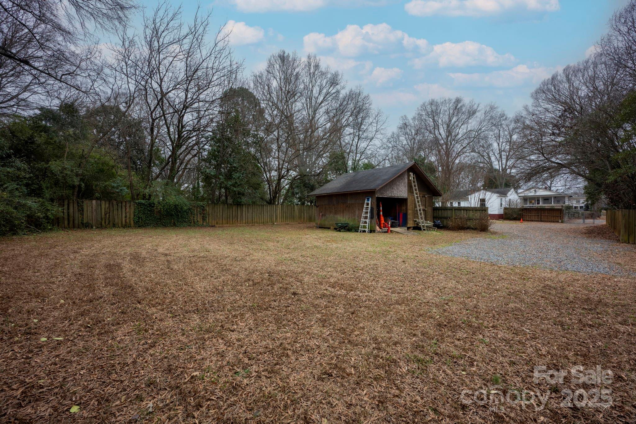 333 W Wilson Avenue Property Photo 25