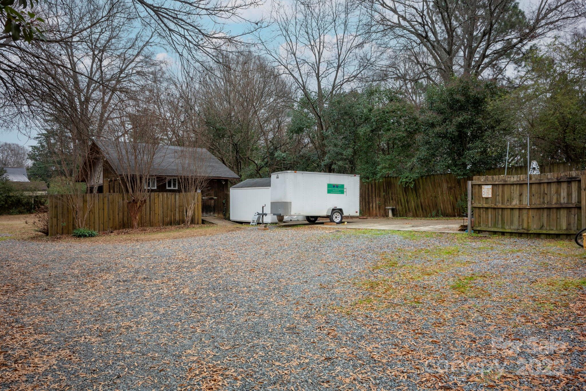 333 W Wilson Avenue Property Photo 26