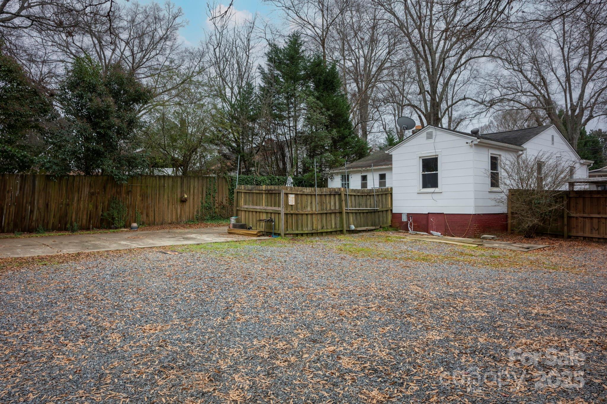 333 W Wilson Avenue Property Photo 27