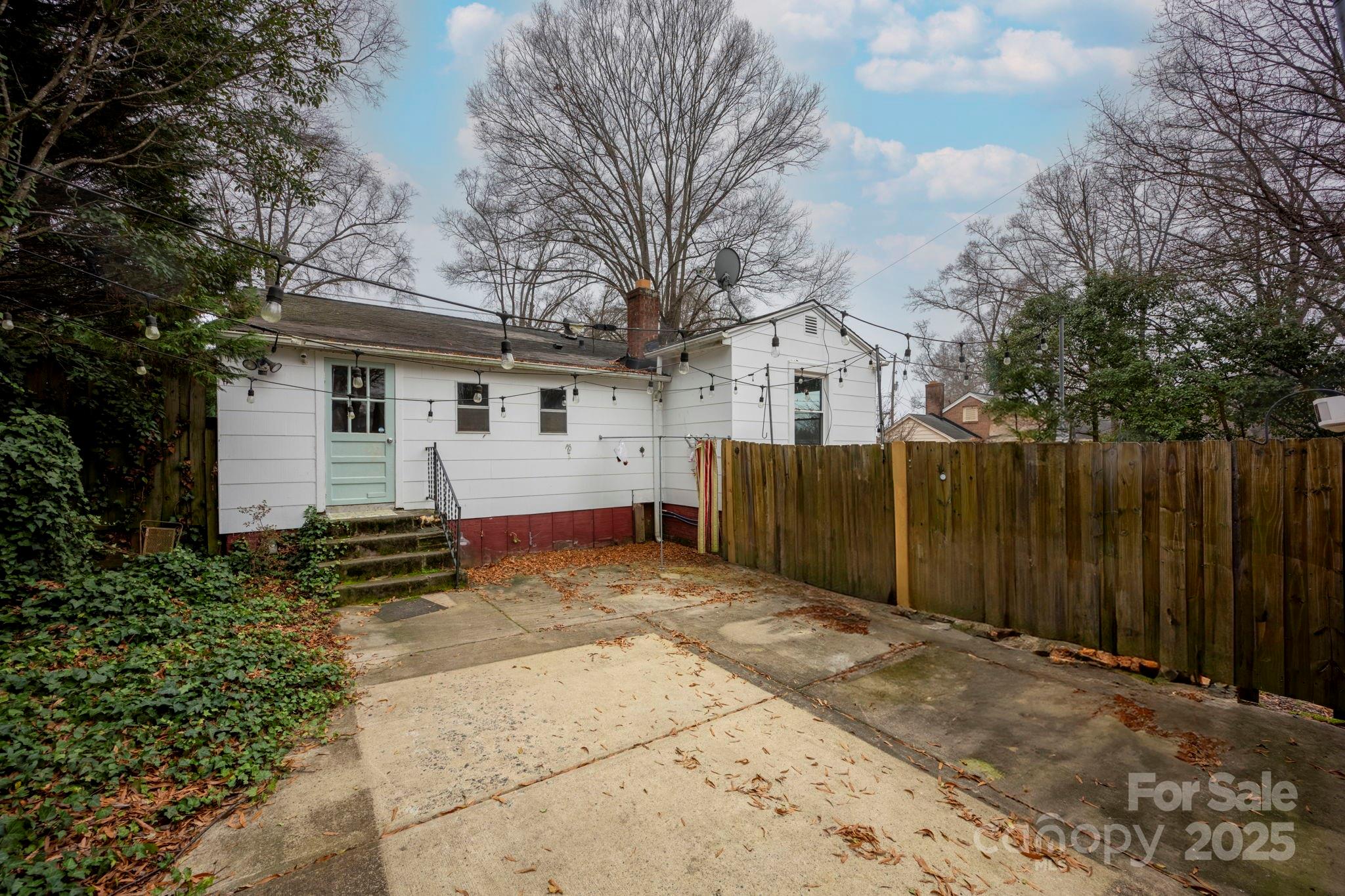 333 W Wilson Avenue Property Photo 28