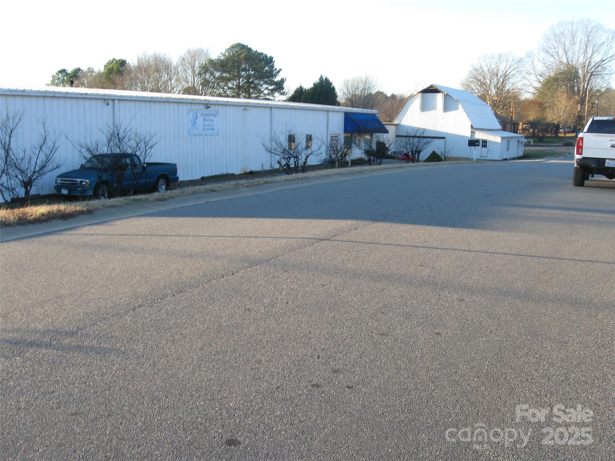 477 Lytton Street Property Photo 4