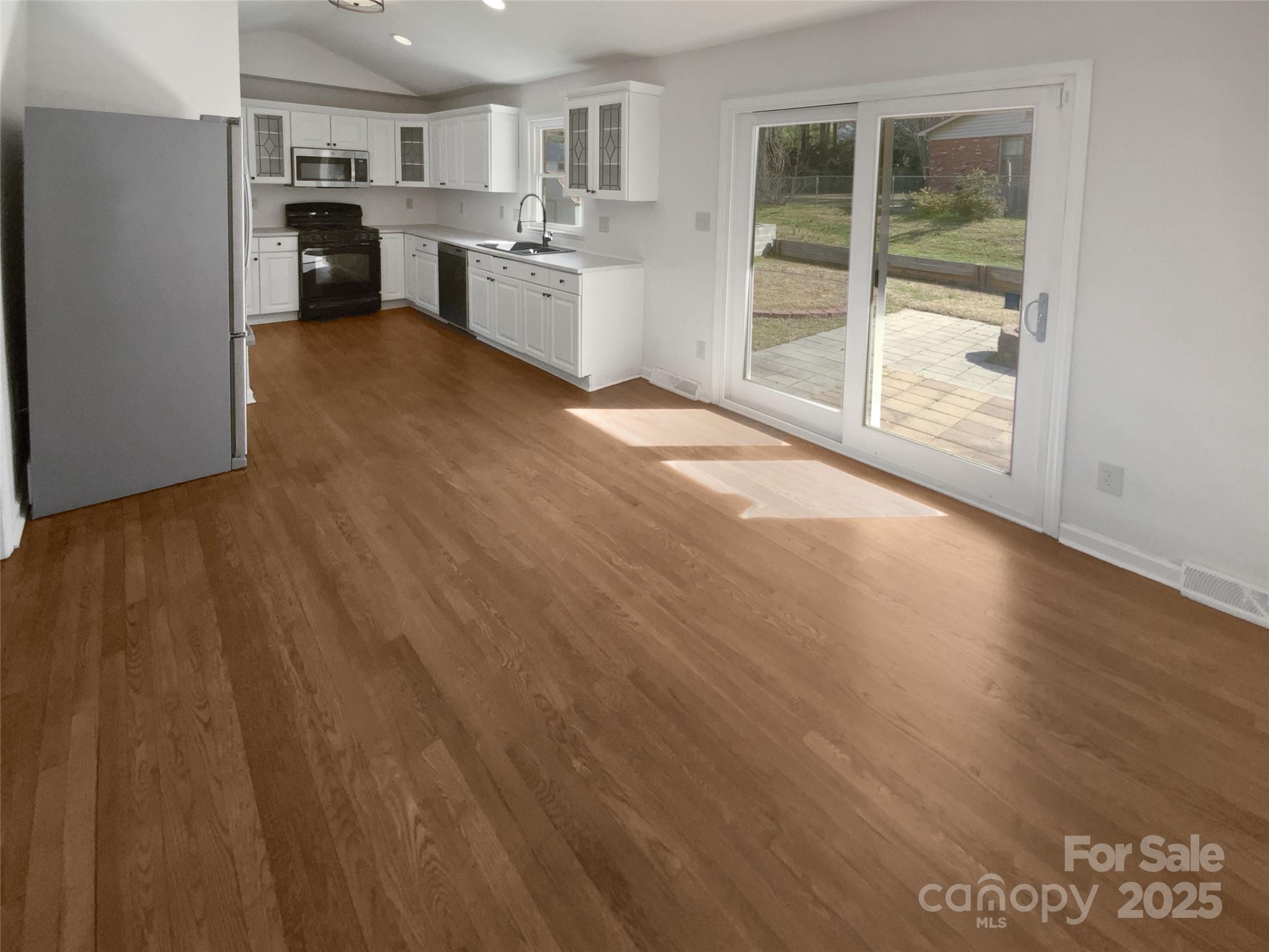 2823 Edsel Place Property Photo 11