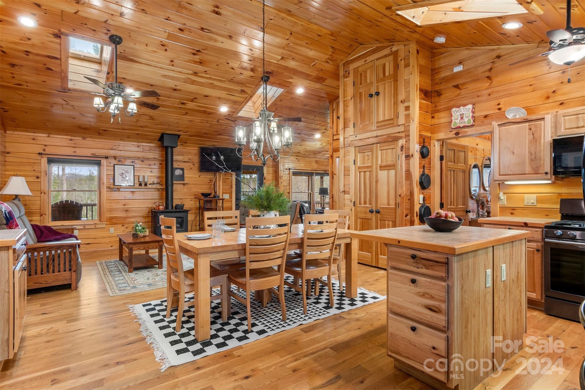 2257 Quiet Creek Lane Property Photo 3