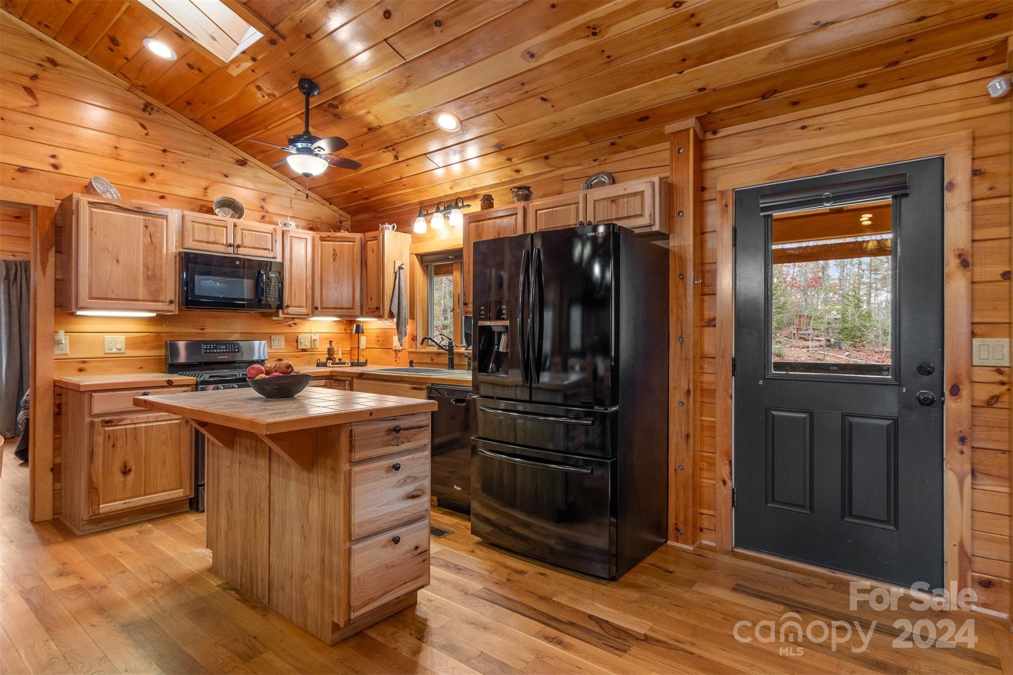 2257 Quiet Creek Lane Property Photo 4