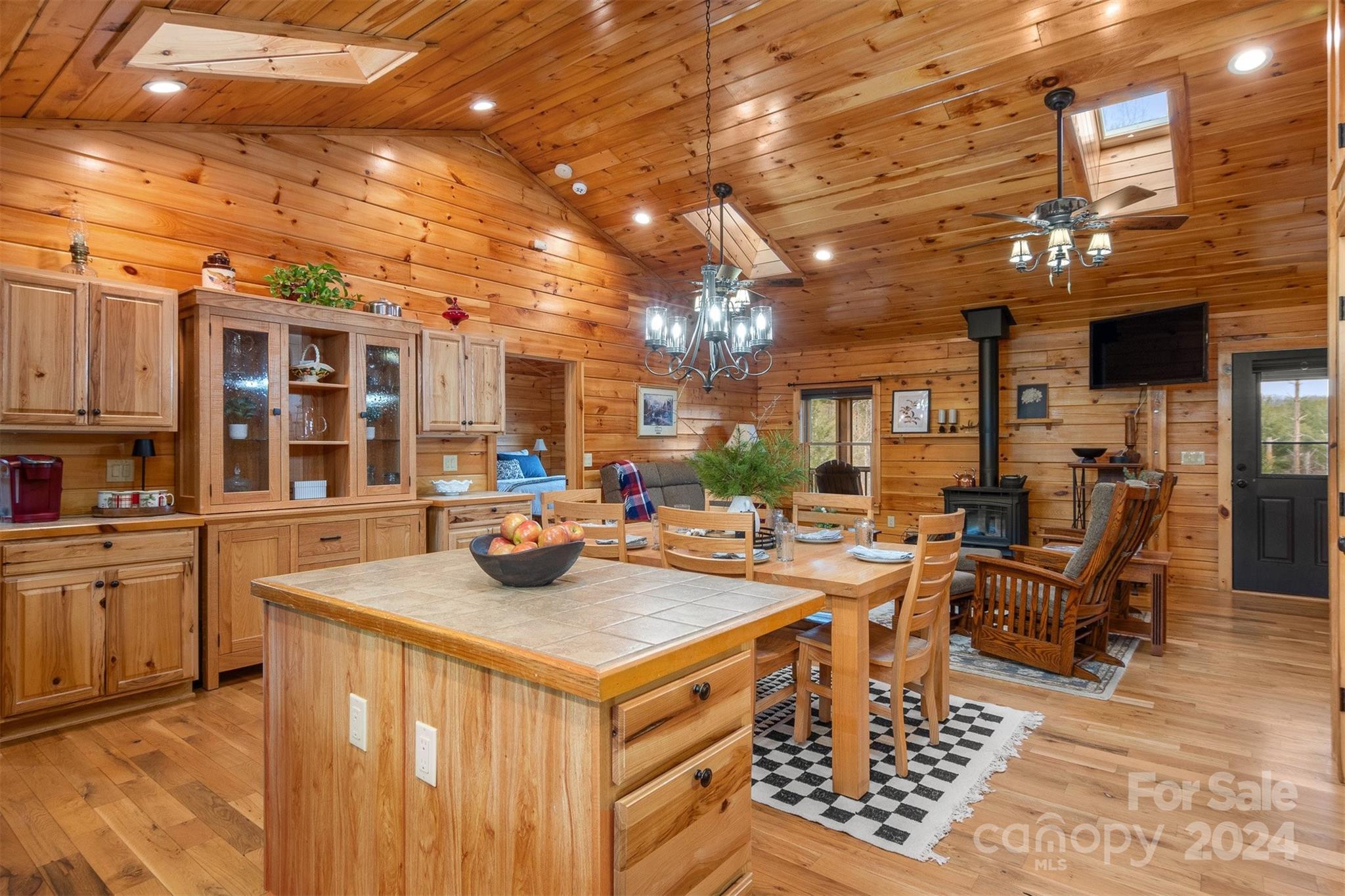 2257 Quiet Creek Lane Property Photo 6
