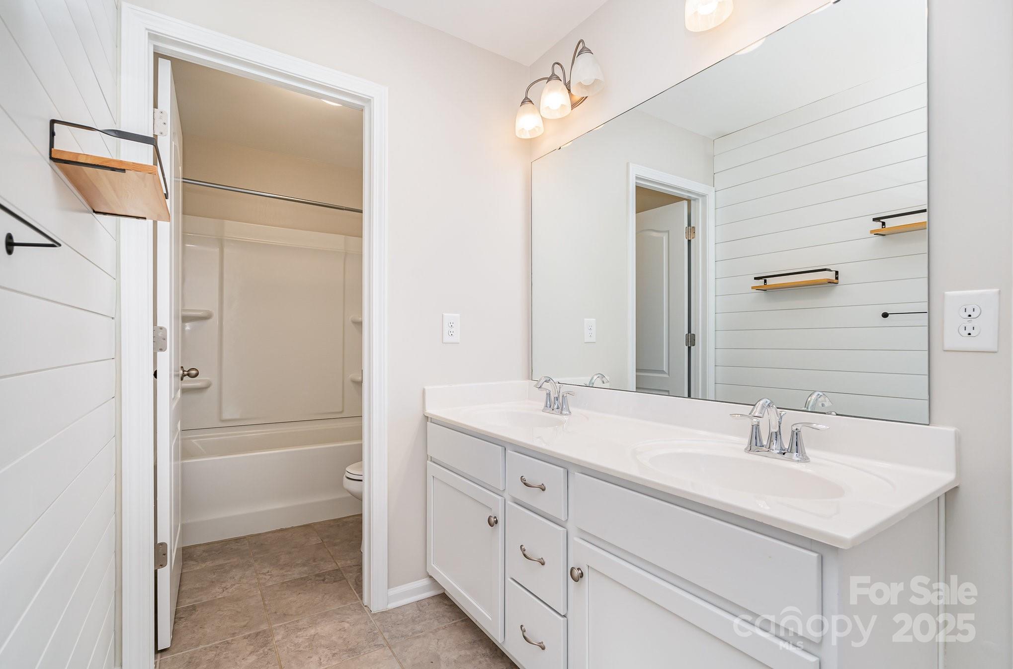 1878 Sapphire Meadow Drive Property Photo 20