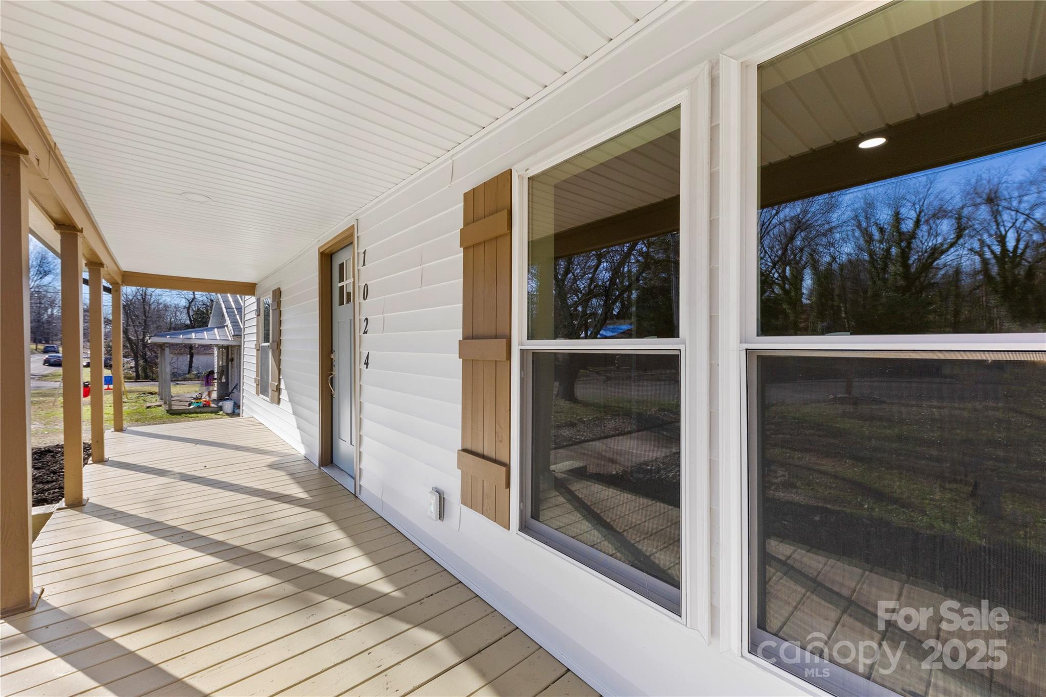 1024 8th Street Property Photo 2
