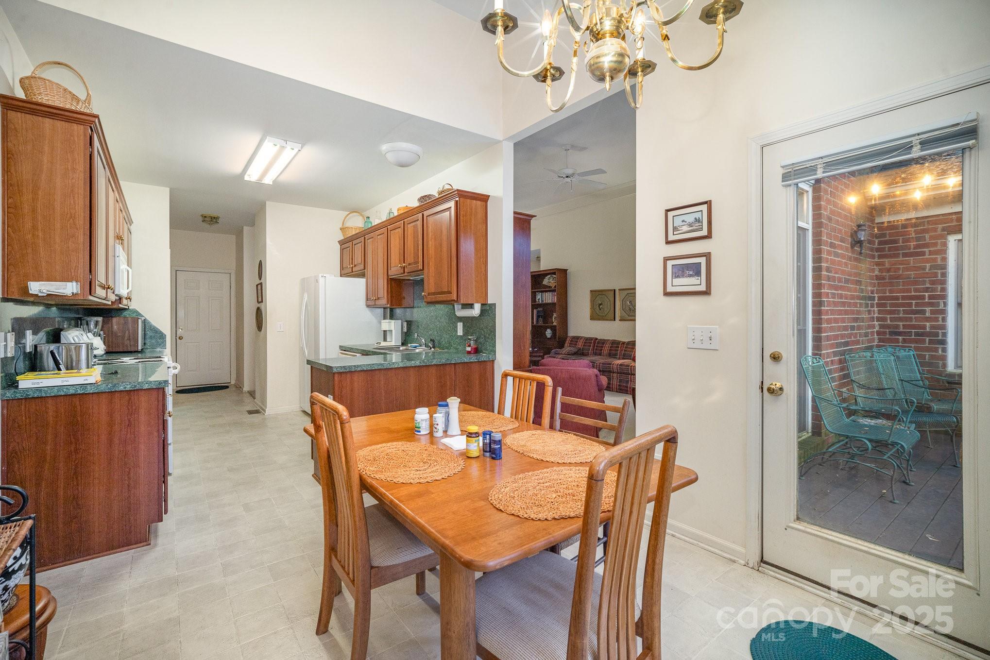 5550 Monticello Drive Property Photo 11