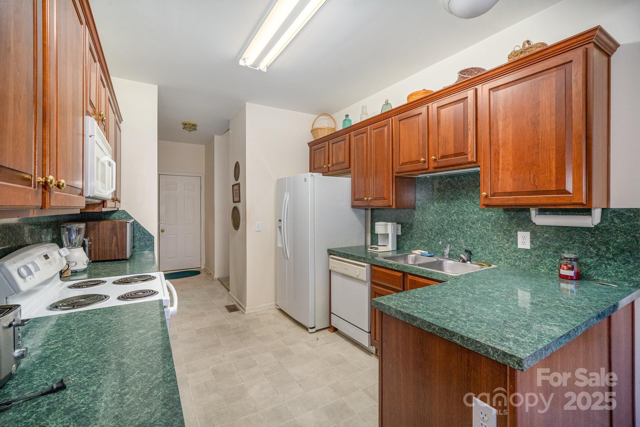 5550 Monticello Drive Property Photo 15