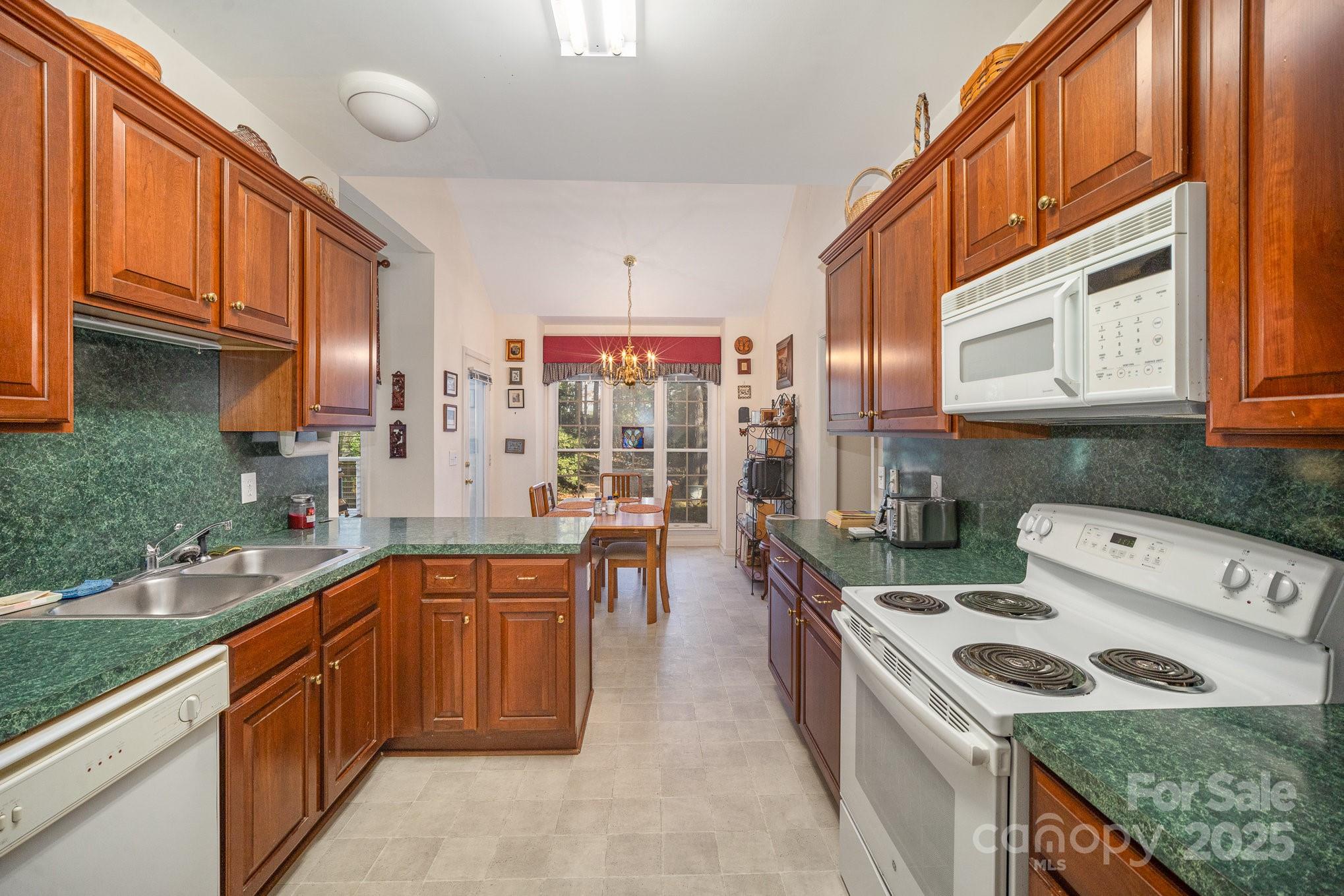 5550 Monticello Drive Property Photo 16