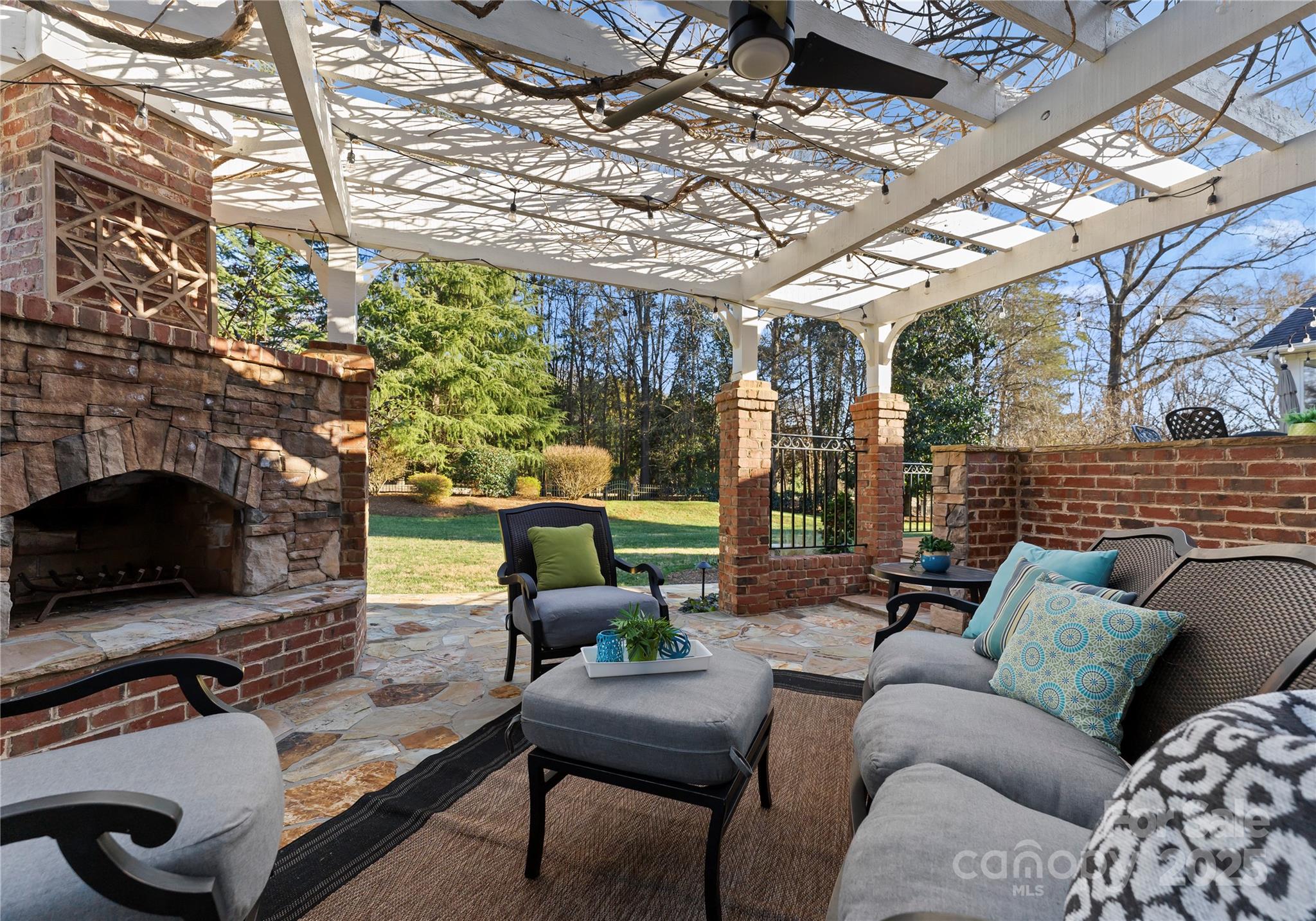 5401 Sunningdale Drive Property Photo 3