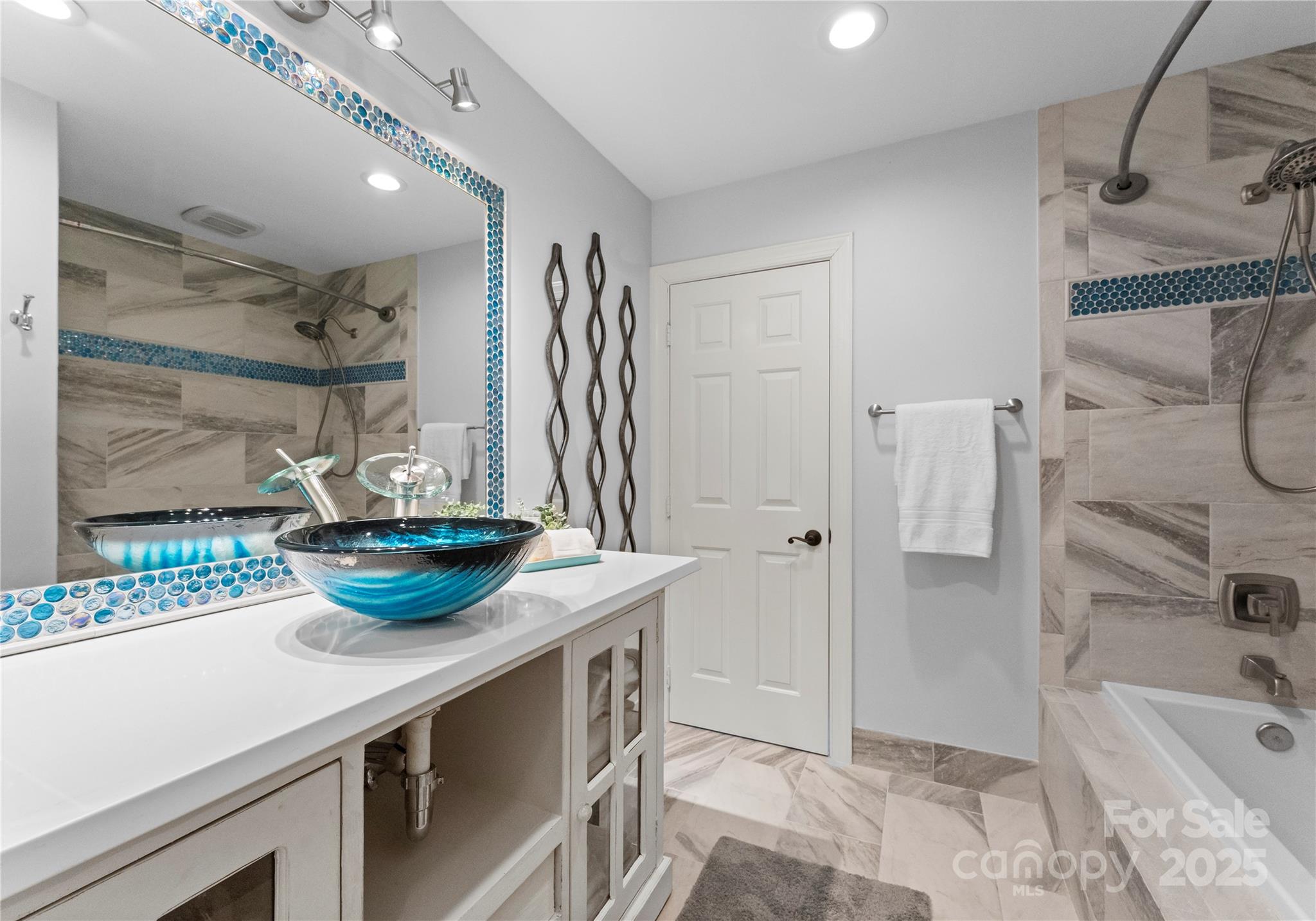 5401 Sunningdale Drive Property Photo 27