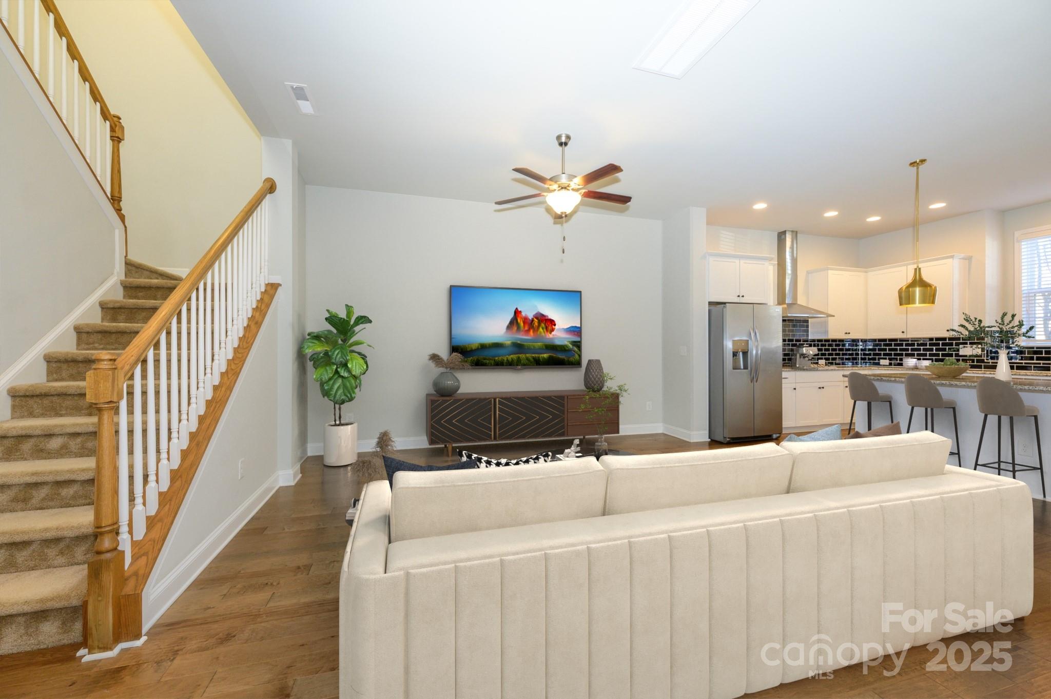 7542 Waverly Walk Avenue 7542 Property Photo 2