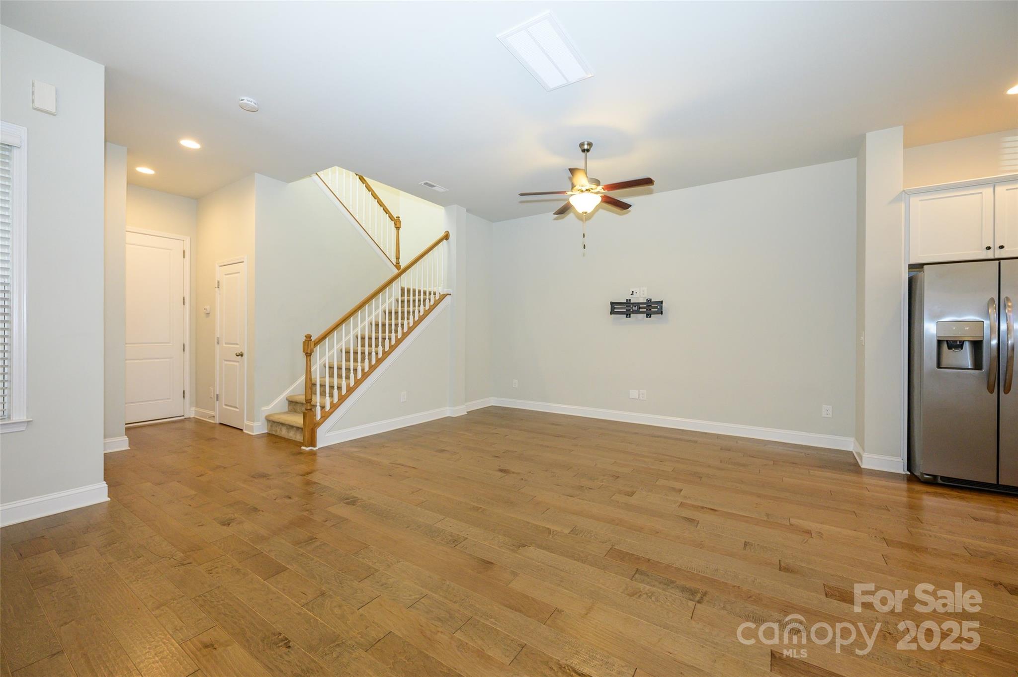 7542 Waverly Walk Avenue 7542 Property Photo 9