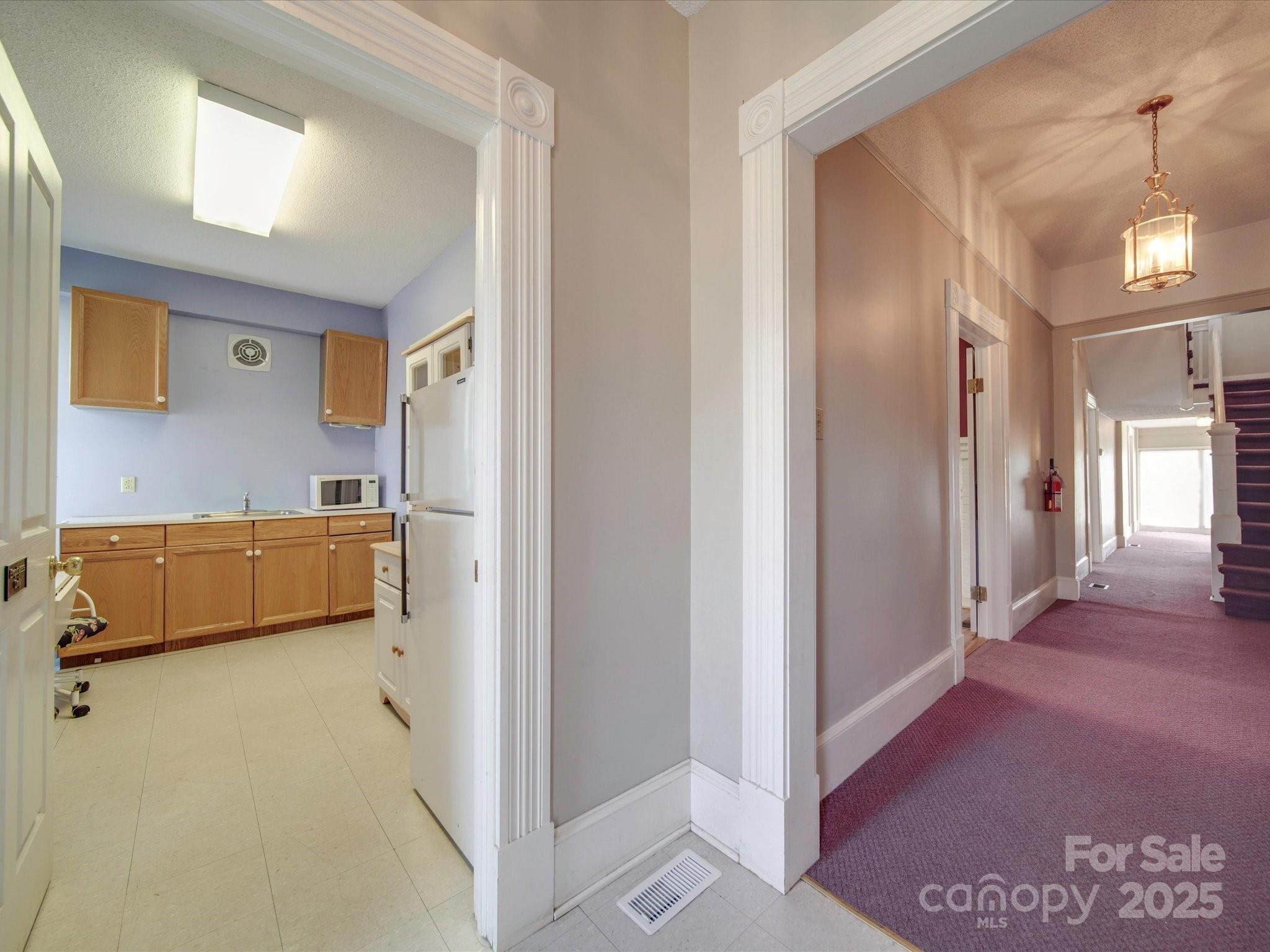 233 Davie Avenue Property Photo 5