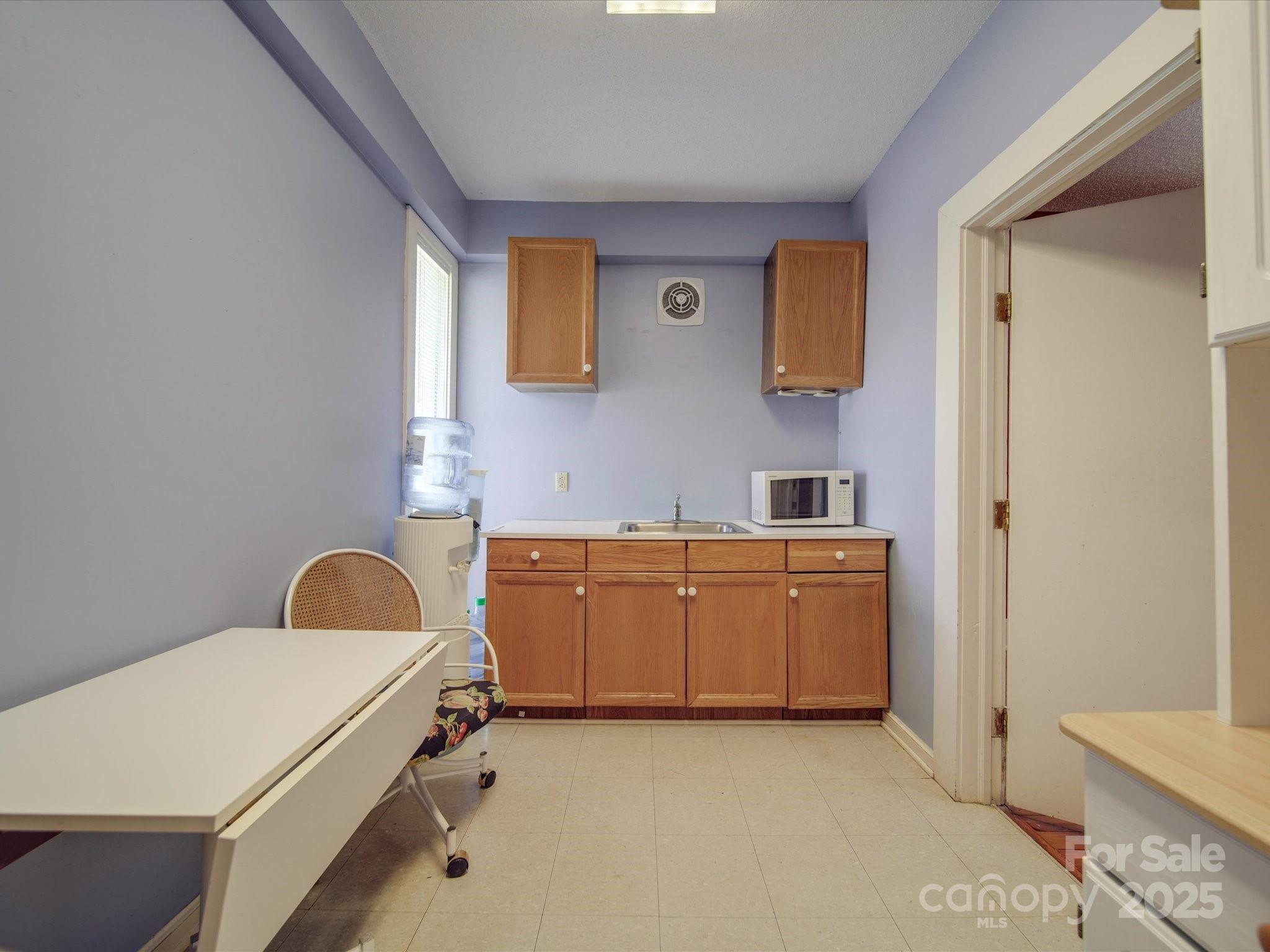 233 Davie Avenue Property Photo 6
