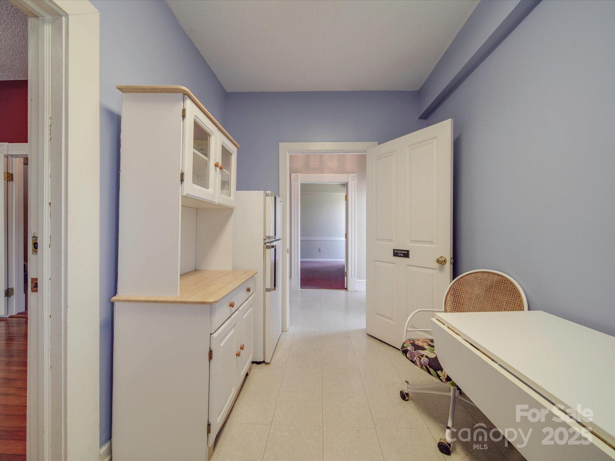 233 Davie Avenue Property Photo 8
