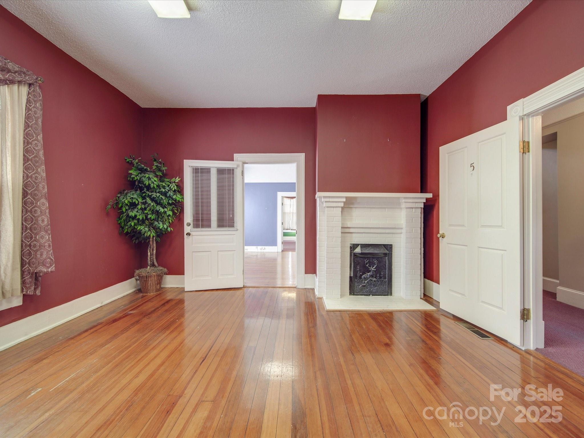 233 Davie Avenue Property Photo 9