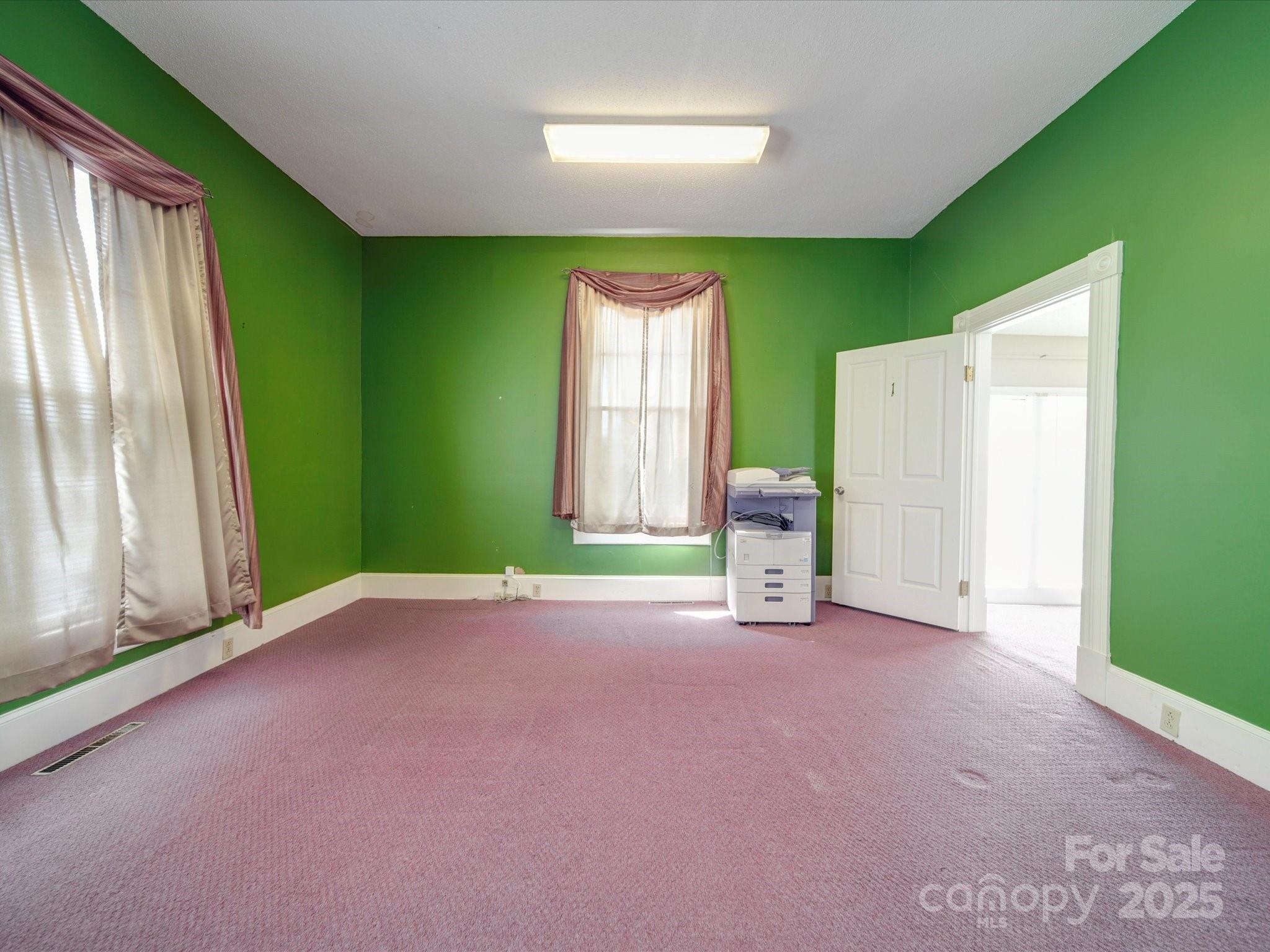 233 Davie Avenue Property Photo 19
