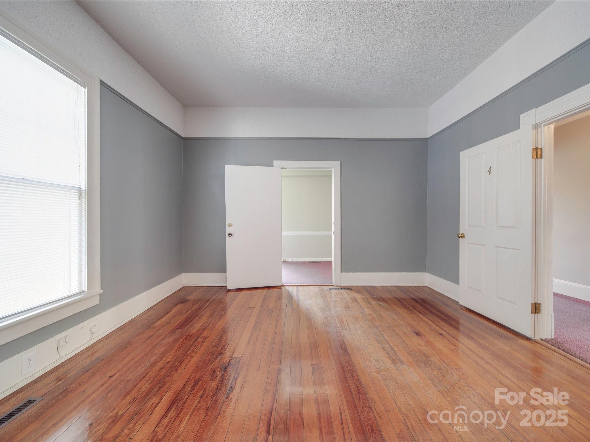 233 Davie Avenue Property Photo 29