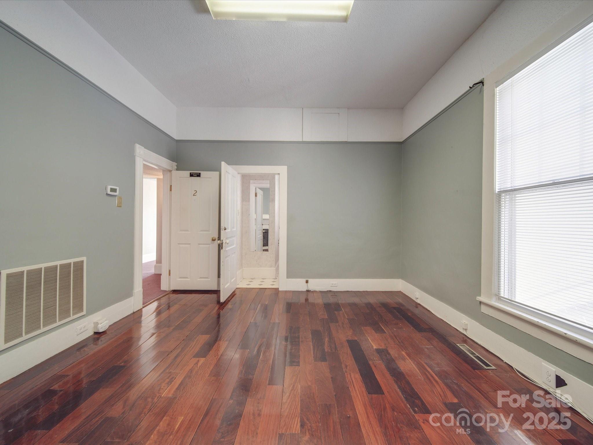 233 Davie Avenue Property Photo 30