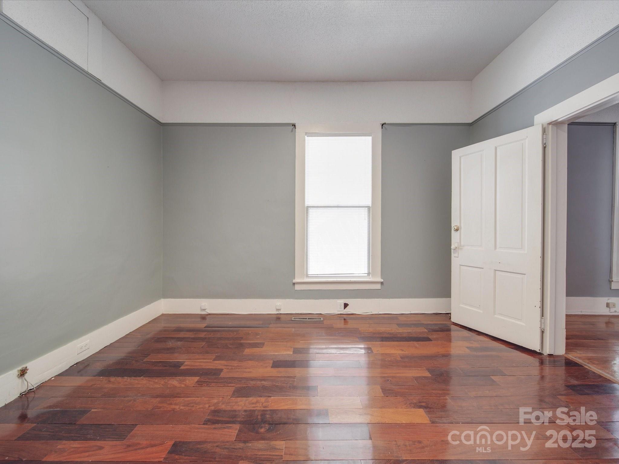 233 Davie Avenue Property Photo 33