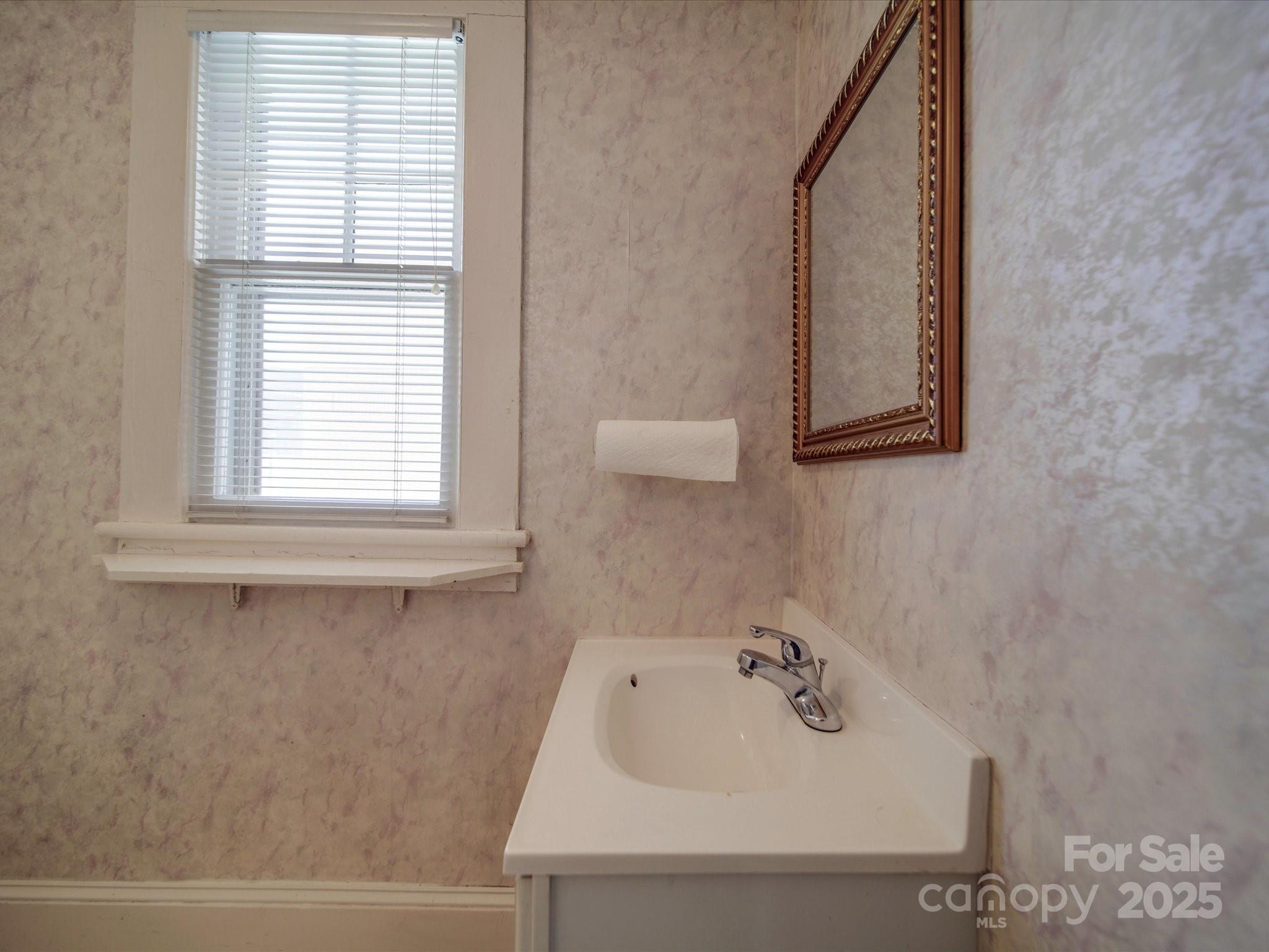 233 Davie Avenue Property Photo 34