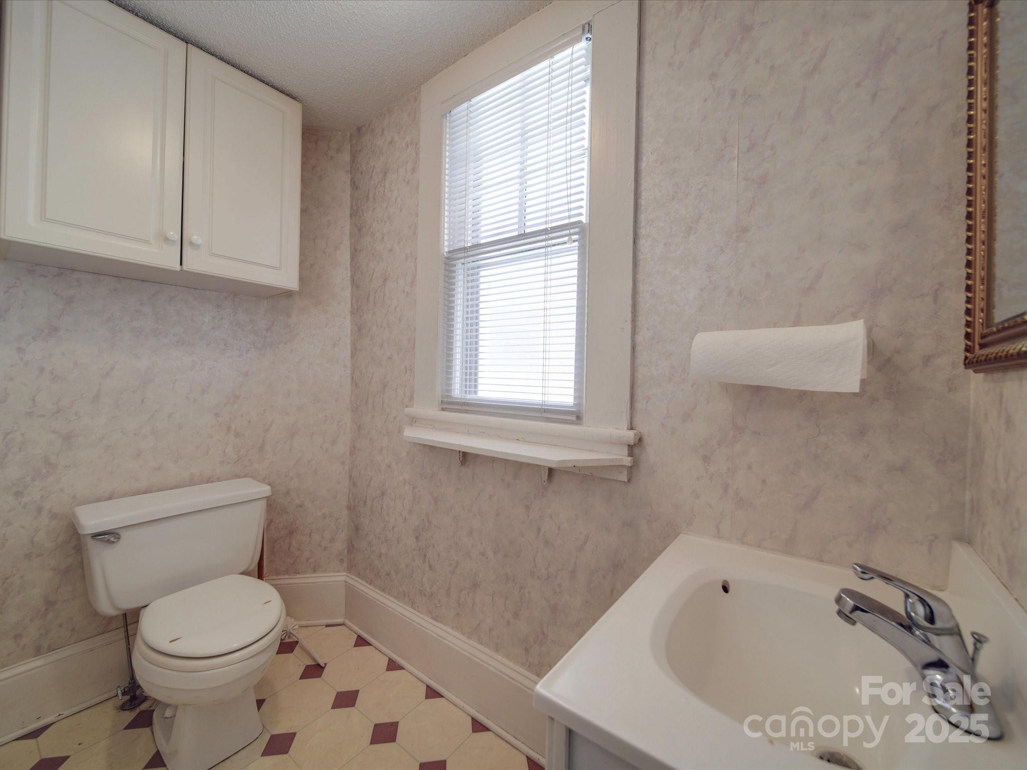 233 Davie Avenue Property Photo 35