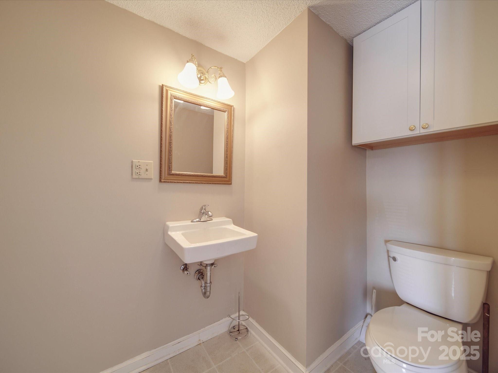 233 Davie Avenue Property Photo 41
