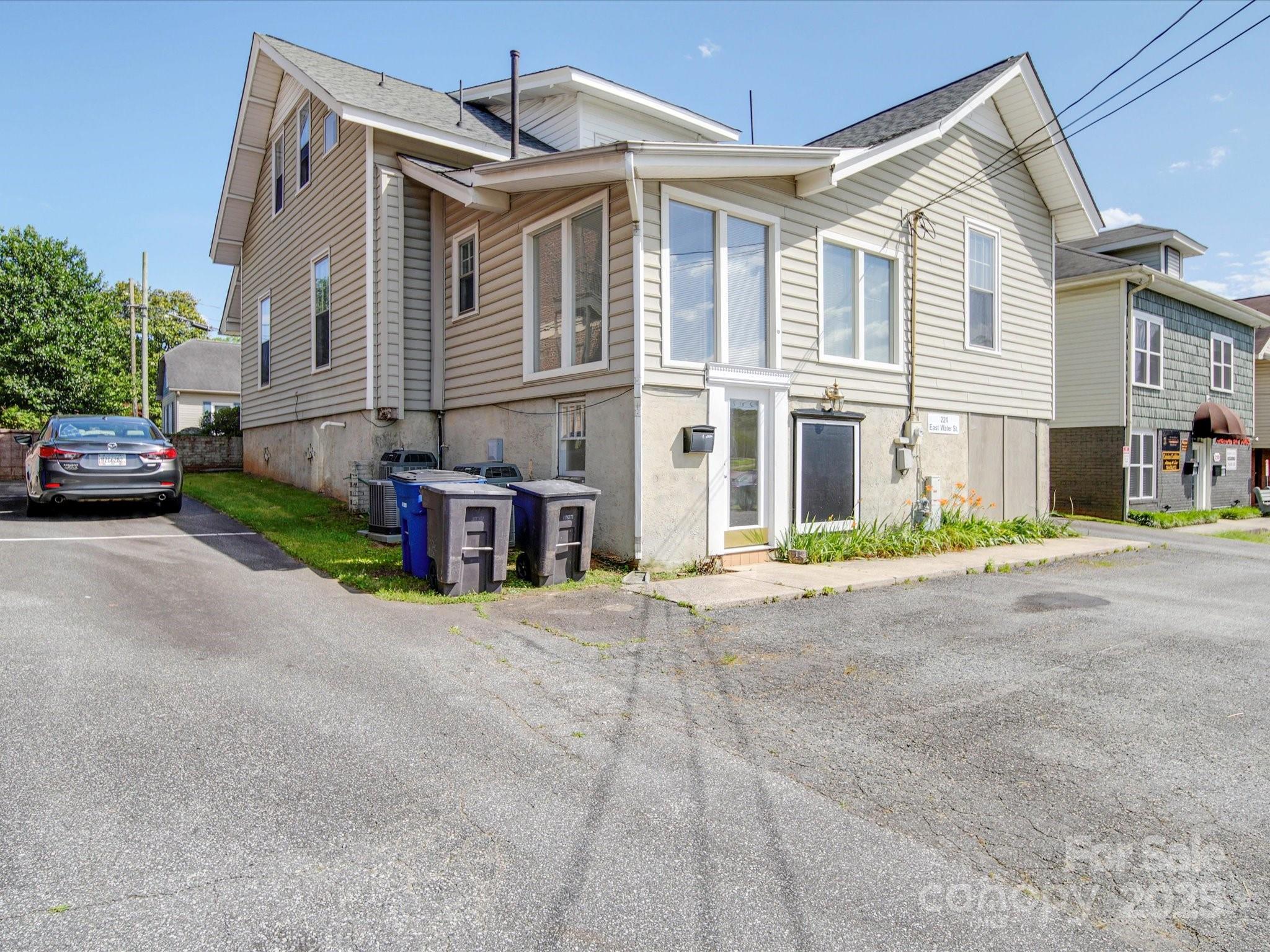 233 Davie Avenue Property Photo 47