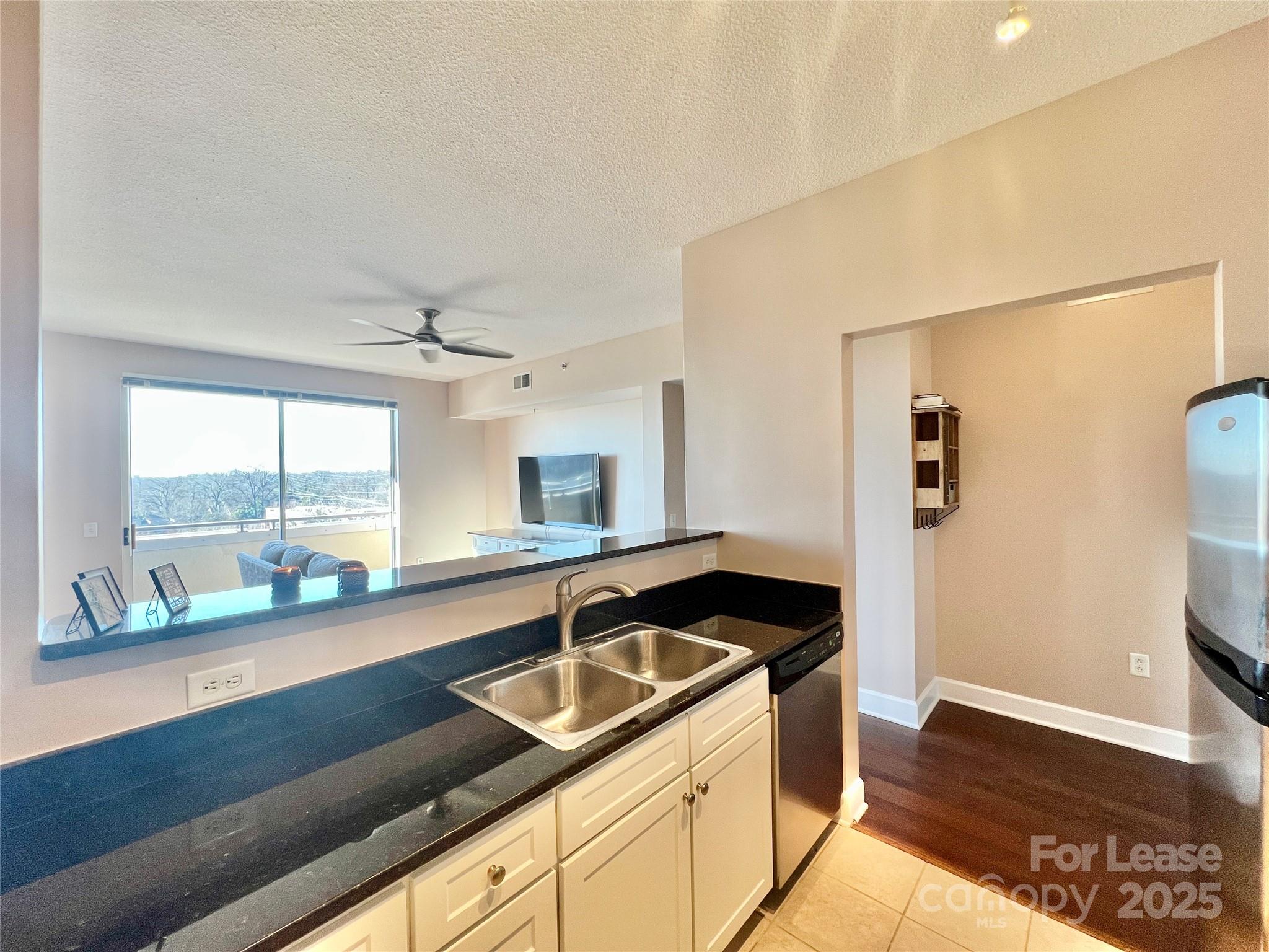 1315 East Boulevard 714 Property Photo 6