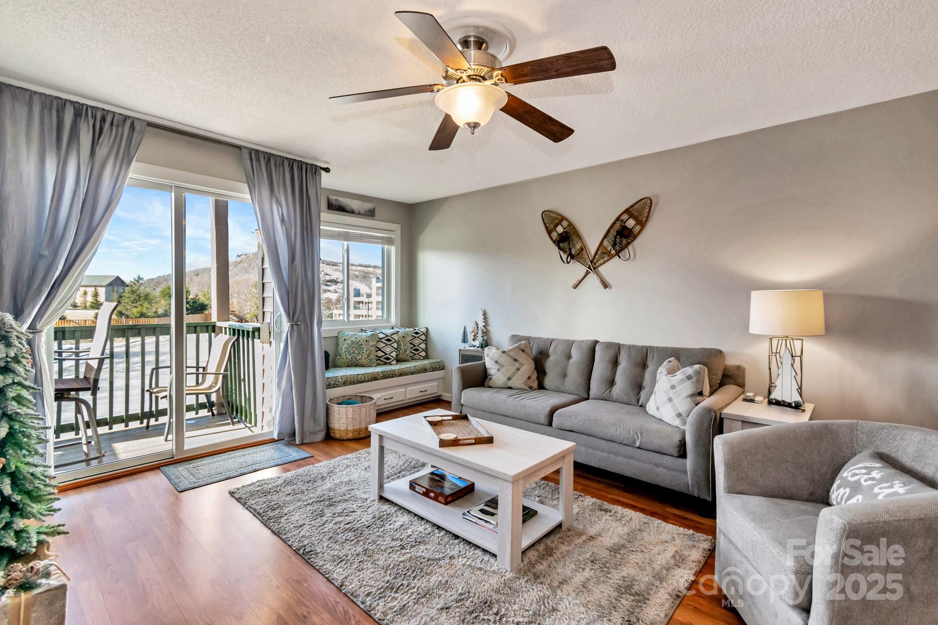 301 Pinnacle Inn Road 1215 Property Photo 5