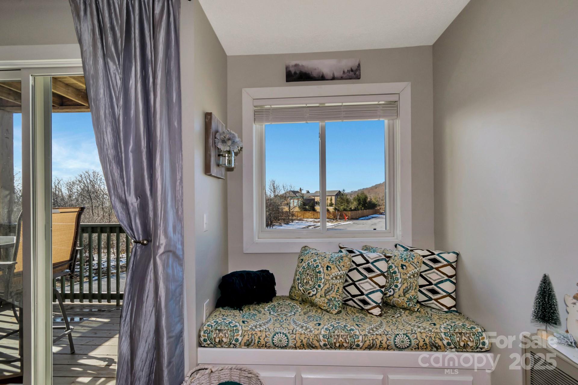 301 Pinnacle Inn Road 1215 Property Photo 9