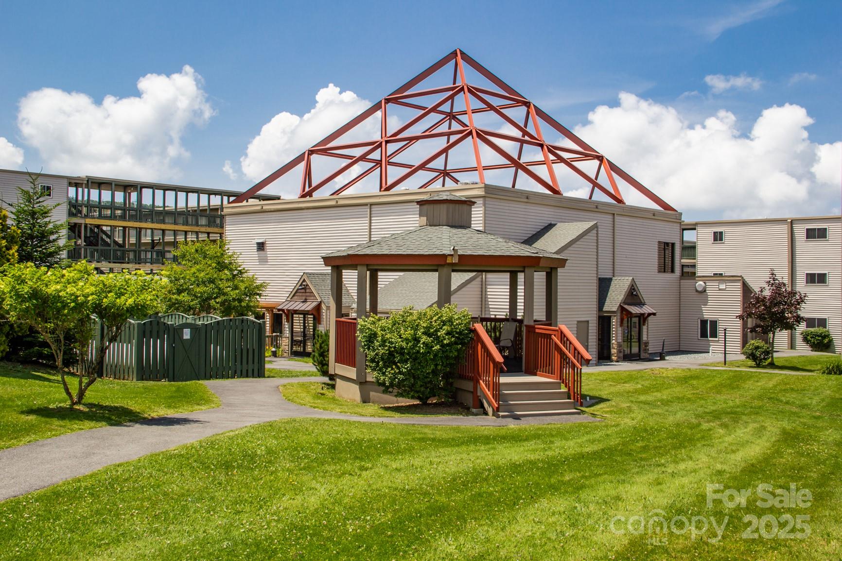 301 Pinnacle Inn Road 1215 Property Photo 38