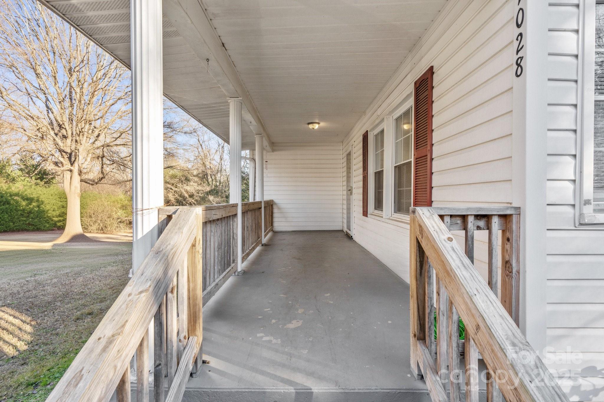 1028 White Lane Property Photo 3