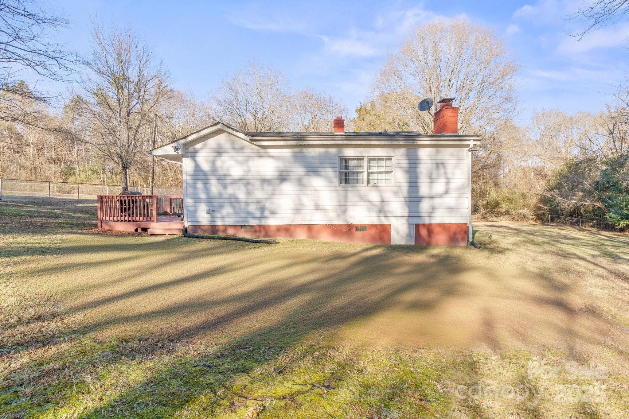 1028 White Lane Property Photo 4