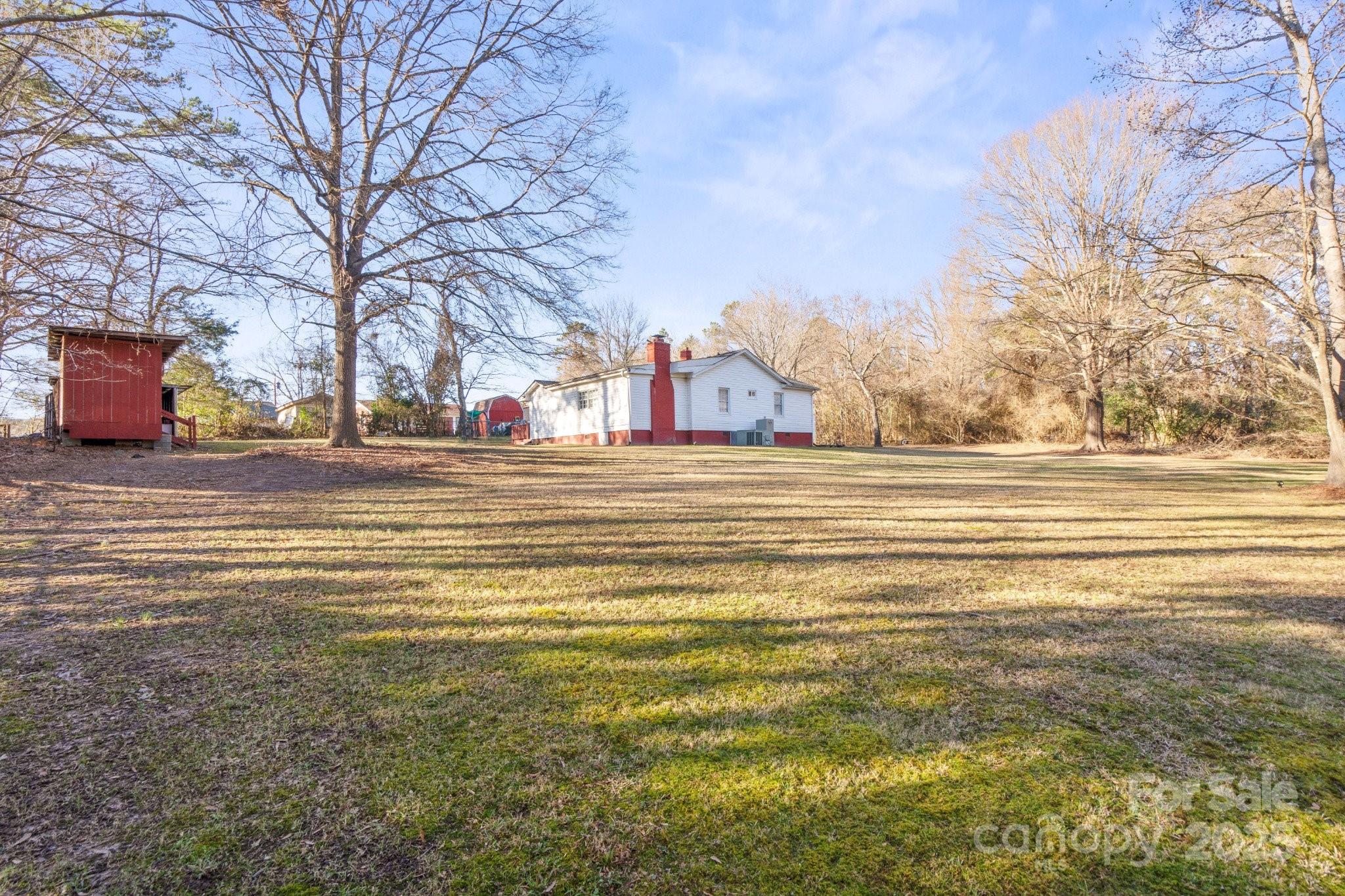 1028 White Lane Property Photo 6